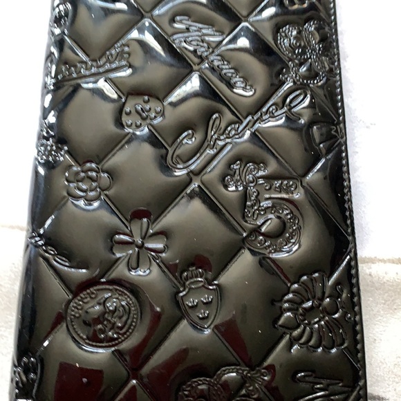 Chanel icon symbol charm folded wallet patent blk - Picture 7 of 8